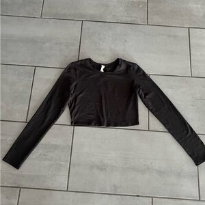 black alo cropped long sleeve t shirt